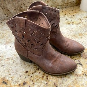 Ankle cowboy boots
